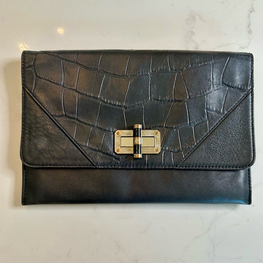 Diane Von Furstenberg Black/Gold Faux Crocodile🐊 Clutch 🖤💛